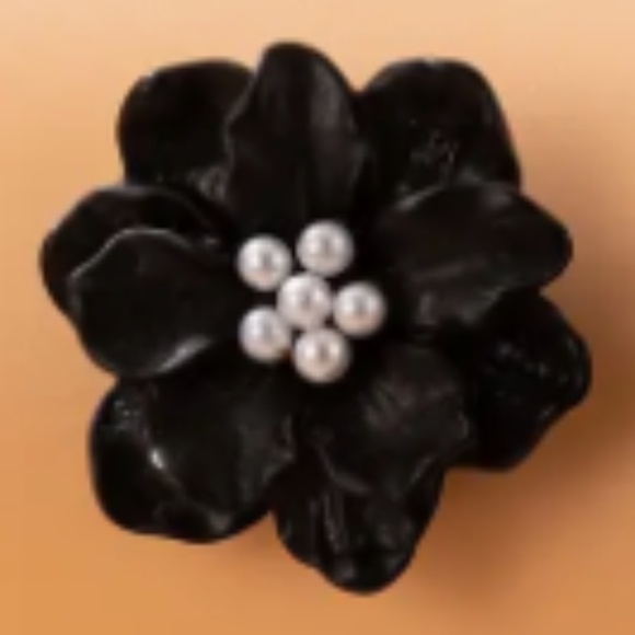 Camellia Earrings, 2 color : White & Black - Picture 4 of 6